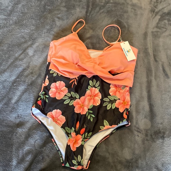 Beachsissi NWT One piece swimsuit XL - Picture 1 of 3